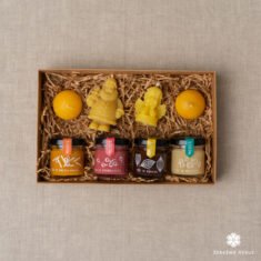 Мед и свечи в коричневой коробке (4+4)